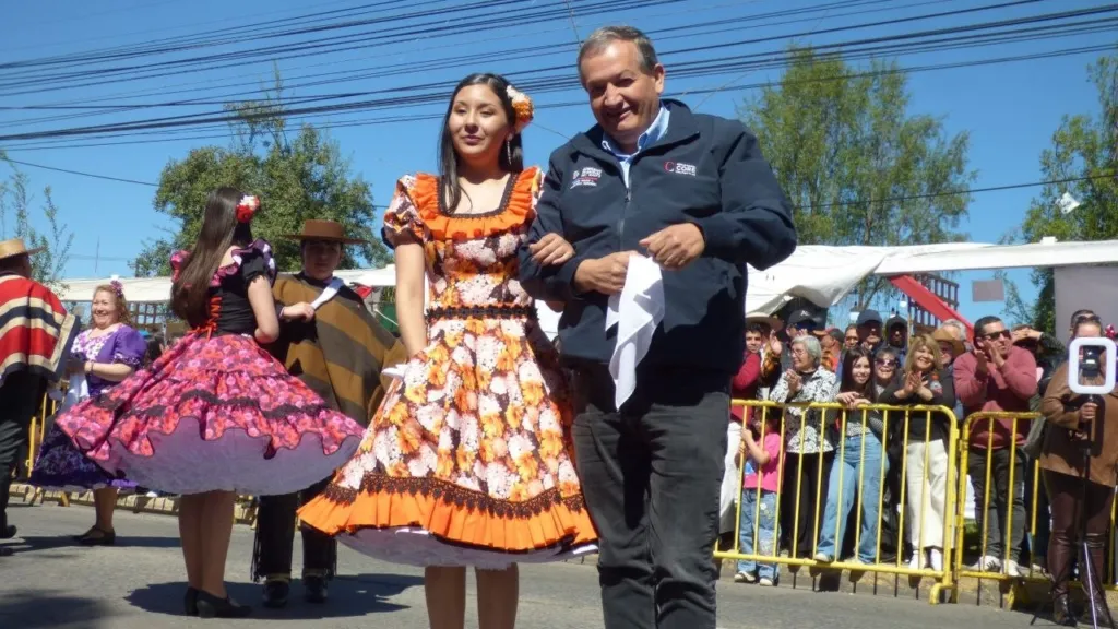 lontue desplego su orgullo y tradicion en multitudinario desfile civico de fiestas patrias 11