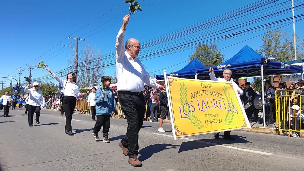 lontue desplego su orgullo y tradicion en multitudinario desfile civico de fiestas patrias3