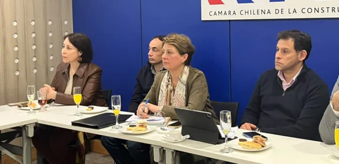 mesa ciudades 2026 debate sobre urbanismo y conectividad en el maule