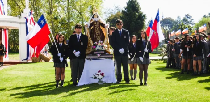 molina recibe a la virgen peregrina del carmen en el centenario de su coronacion
