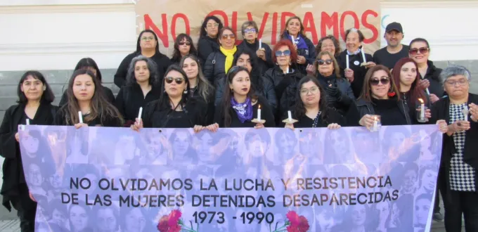 mujeres vestidas de negro marcharon en talca los derechos humanos no dependen del gobierno de turno