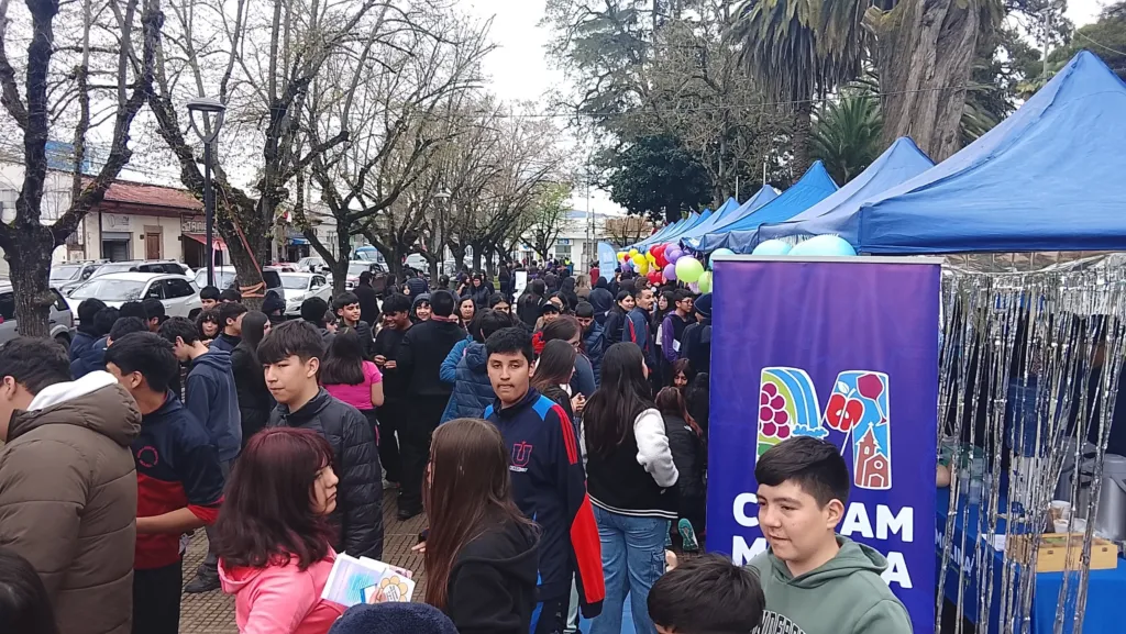 realizan primera feria de promocion y prevencion de salud adolescente en molina 1