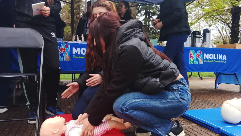 realizan primera feria de promocion y prevencion de salud adolescente en molina 3